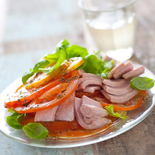 Salat mit Thunfisch und Tomatencarpaccio - Saupiquet