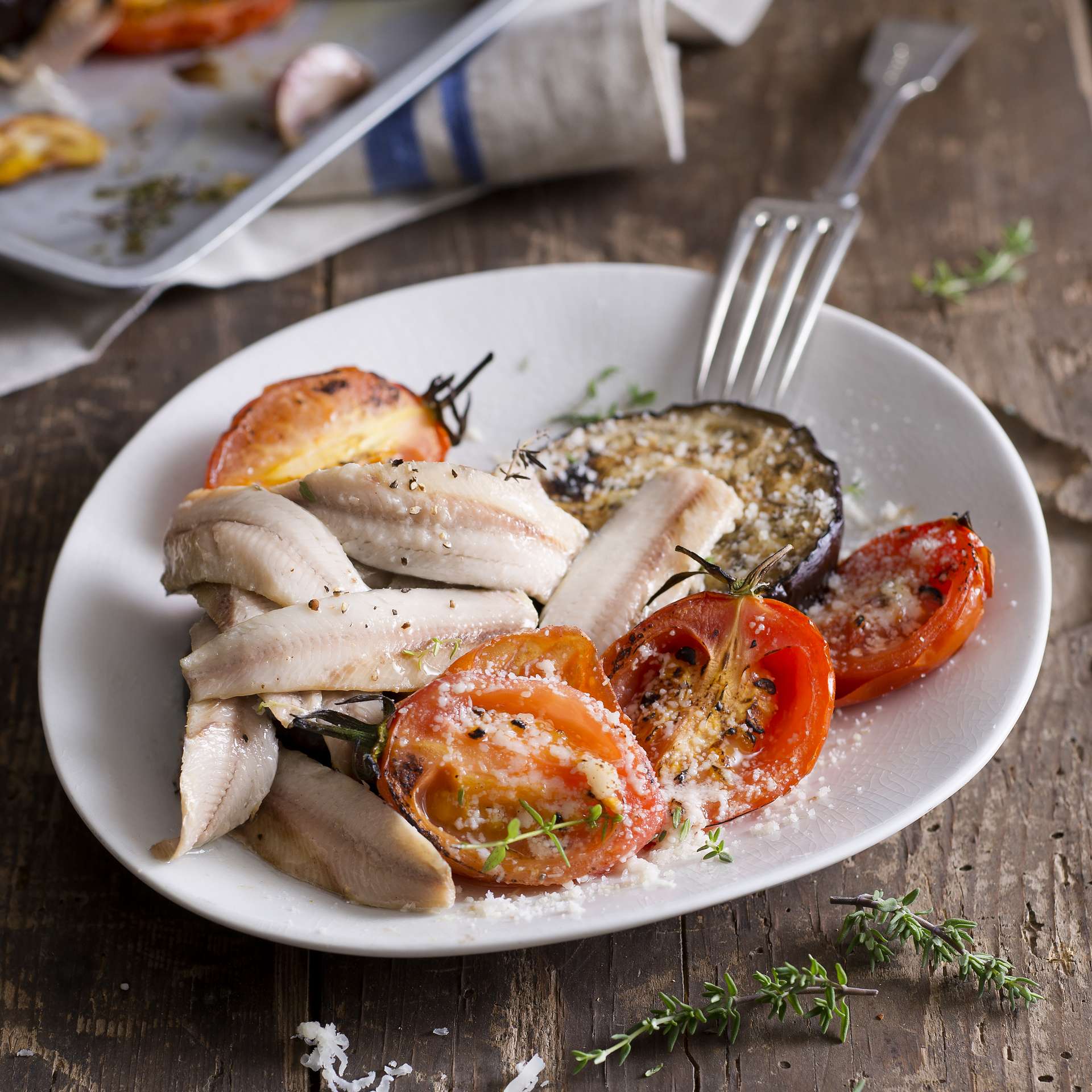 Gebackene Aubergine und Tomate mit Sardinen-Filets - Saupiquet